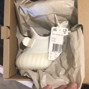 Yeezy Boost 350 V2 Triple White